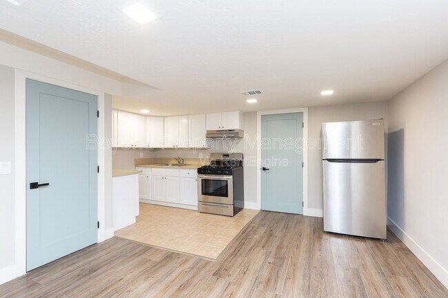 Building Photo - 5464 Gilbert Dr