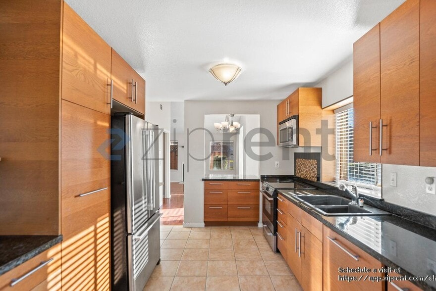 Building Photo - 1618 Seacreek Way