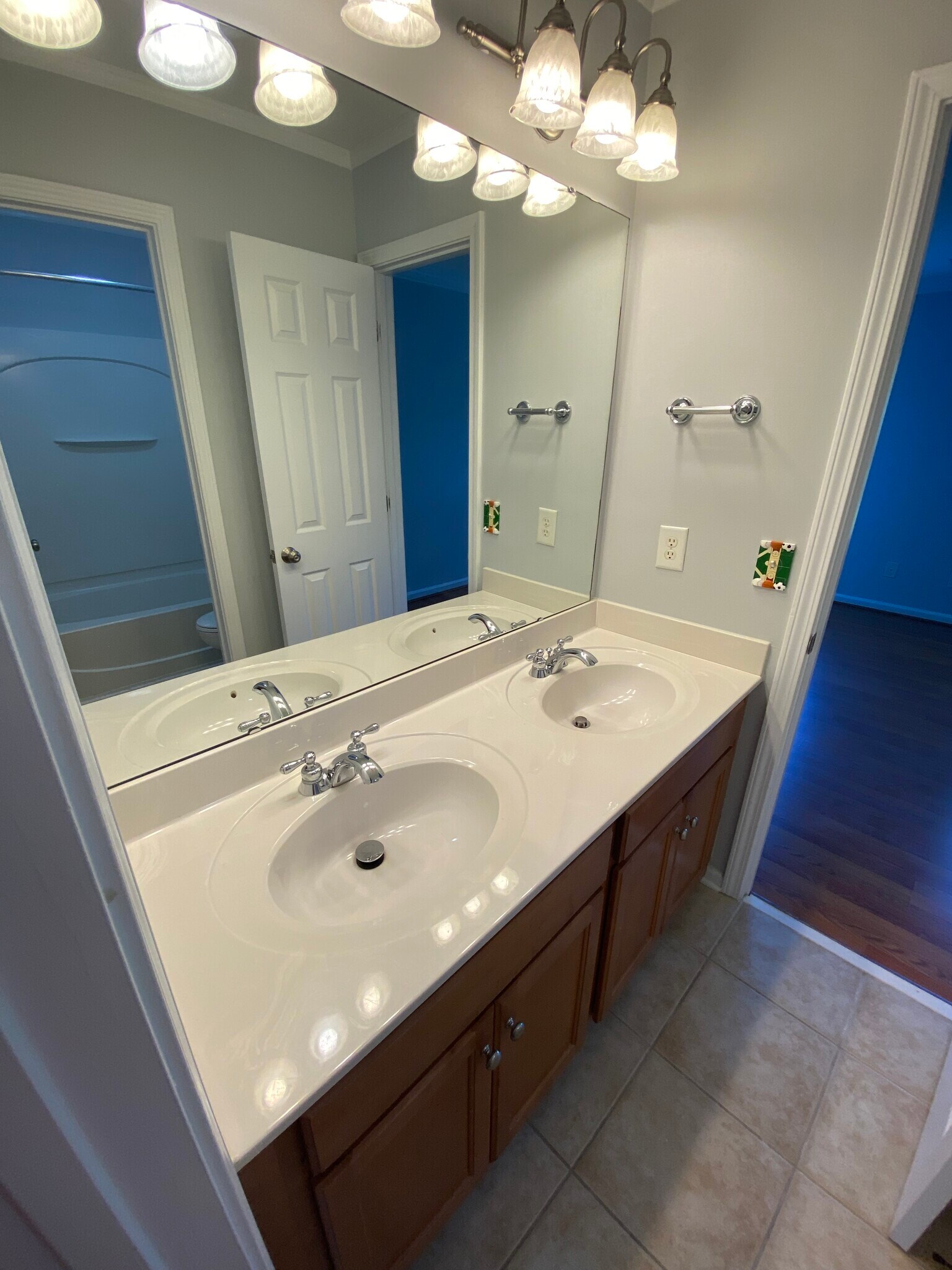 Building Photo - 10102 Glenburn Ln