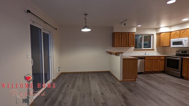 Building Photo - The amenities of an apartment community in...