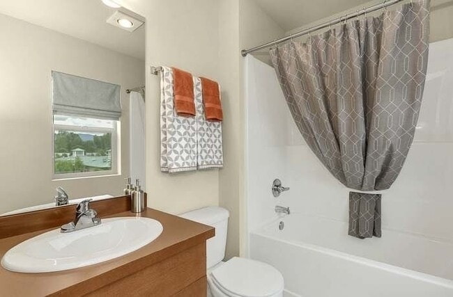Building Photo - Fantastic and Private corner unit
