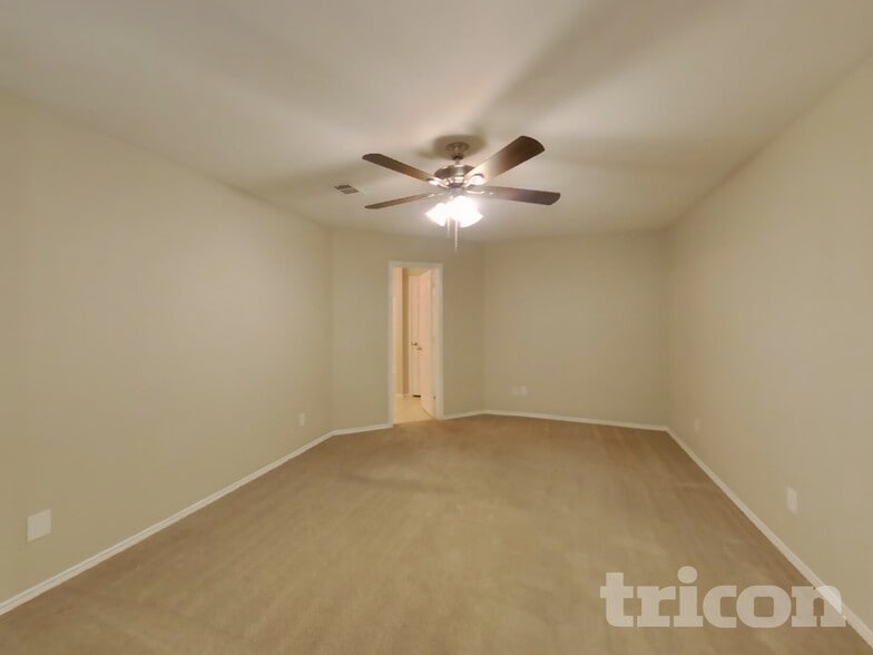 Building Photo - 2506 Eastwood Dr