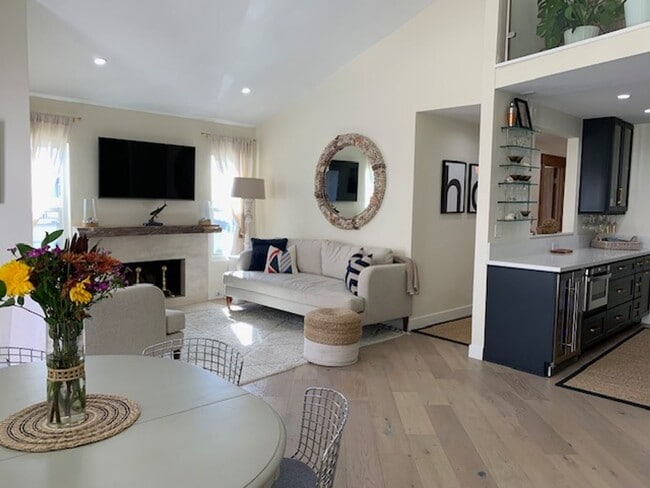 Building Photo - Coastal Living at Its Best | 3 Bed + 2 Bat...