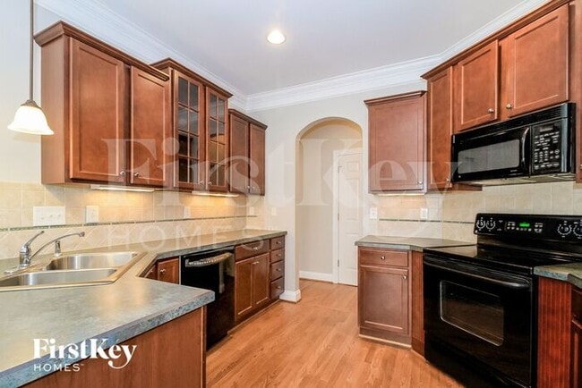 Building Photo - 2750 Chestnut Ridge Dr