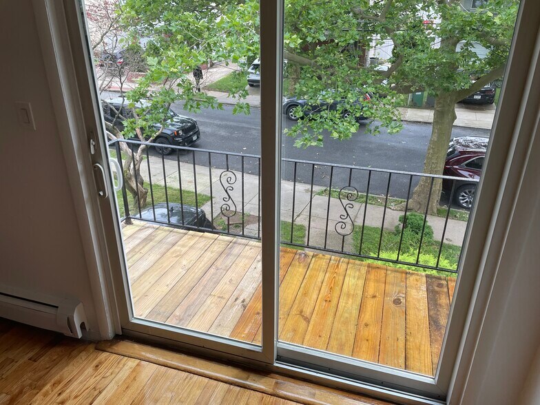 Deck - 29 Monroe Pl