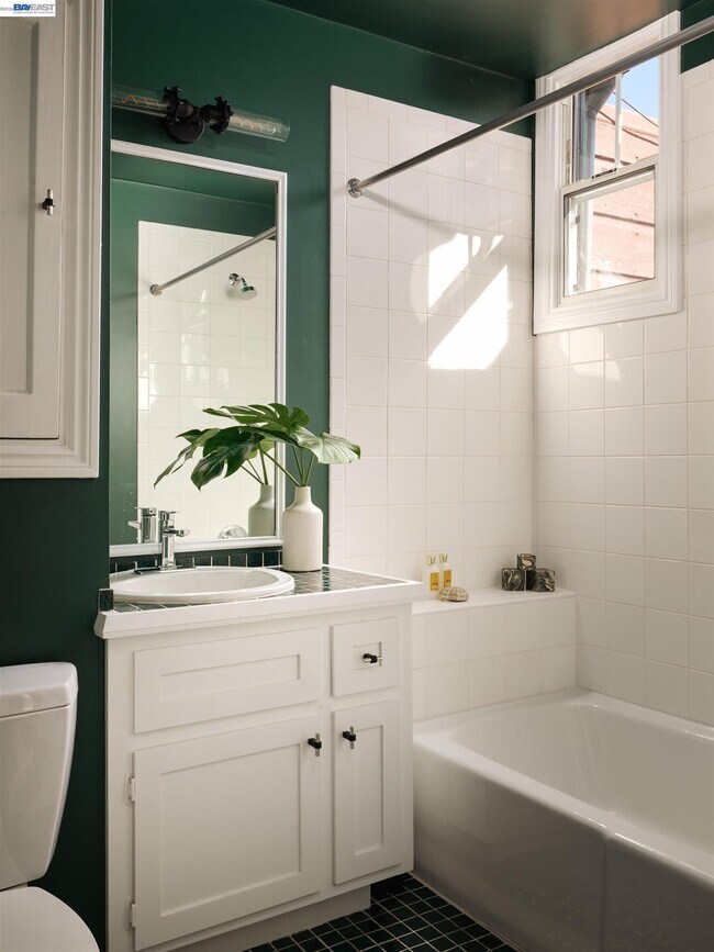 Building Photo - 3033 Divisadero St