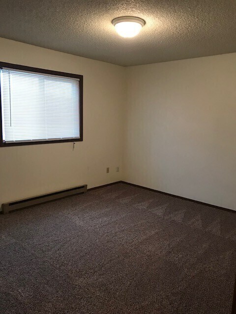 Building Photo - 6 Month lease special!!! Priced at $1349 after discount. RENT INCLUDES ALL UTILITIES, except for ...