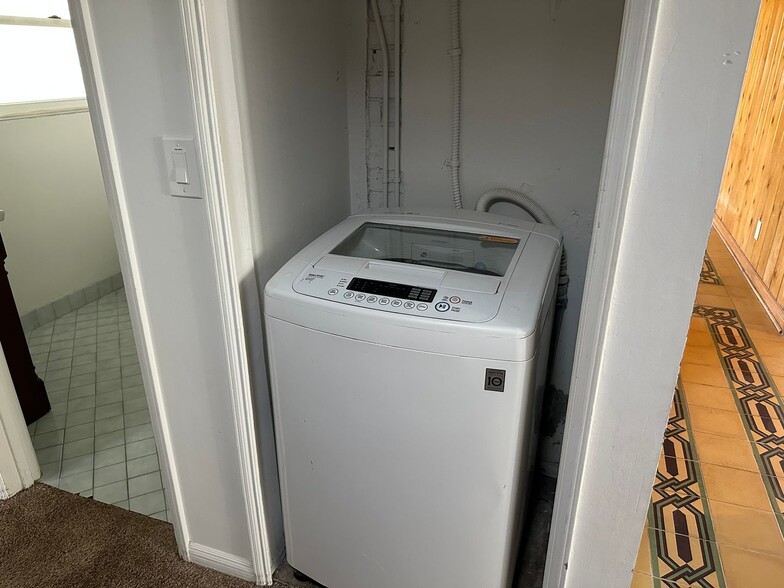 Building Photo - 2233 E Seneca St