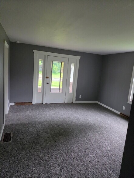 Building Photo - 1023 Warren Rd