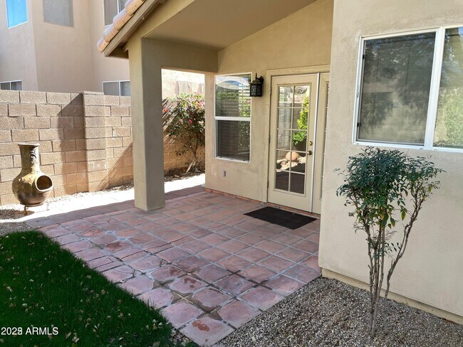 Building Photo - 4034 E Chaparosa Way