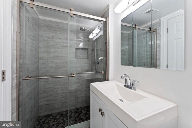 Building Photo - 4410 Briarwood Ct N