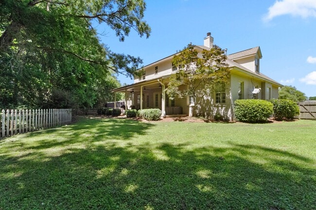 Building Photo - Beautiful 5 Bed 3.5 Bath Home! Available Summer 2026! Book Your Tour Today!