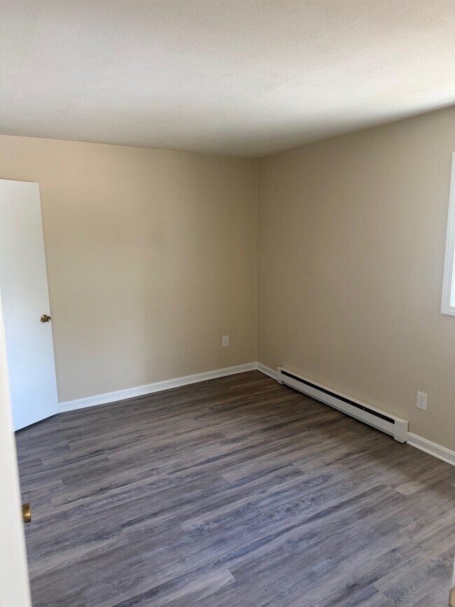 Building Photo - 14 Hurricane Rd