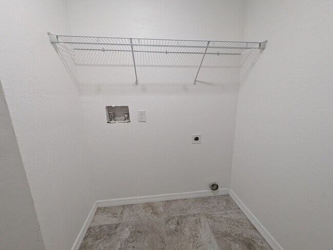 Building Photo - Nice 2/2 duplex in Crystal River