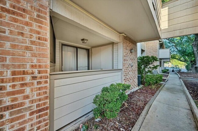Building Photo - 2500 Burleson Rd