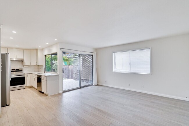 Building Photo - 3 BEDROOM 2 BATH House in Branham-Jarvis Neighborhood