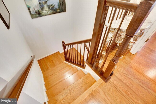 Building Photo - 3009 Chesapeake Dr