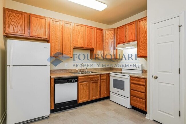 Building Photo - 3-Story Townhome with Open Floor Plan & Private Primary Suite  and Easy Access to I-440, I-40 & I...