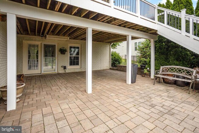 Building Photo - 714 Monarchos Dr