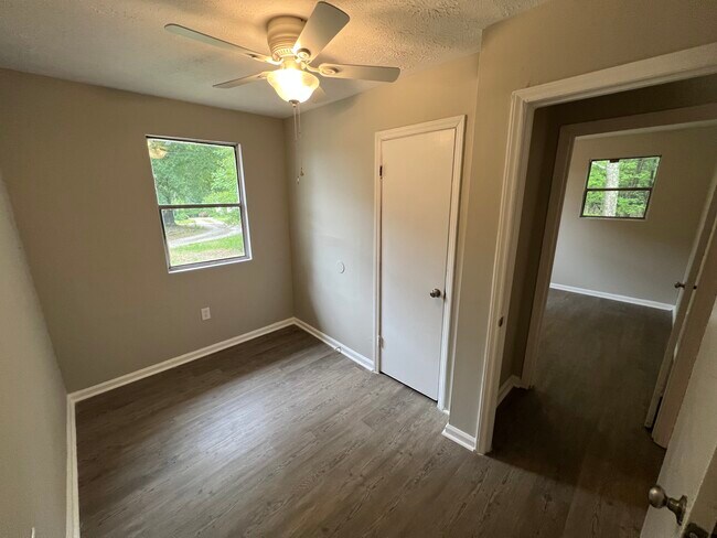 Building Photo - 724 Lanford Rd