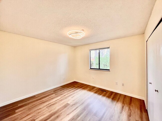 Building Photo - 2217 Bismarck Ct