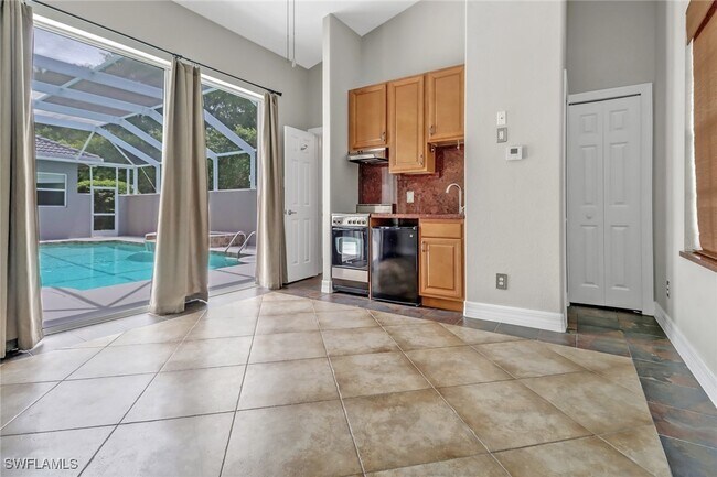 Building Photo - 9754 Wilshire Lakes Blvd