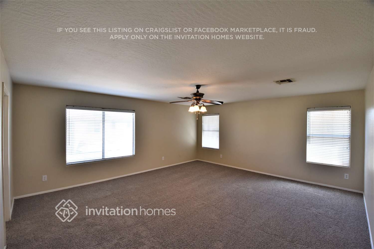 Building Photo - 7613 S 65th Ln