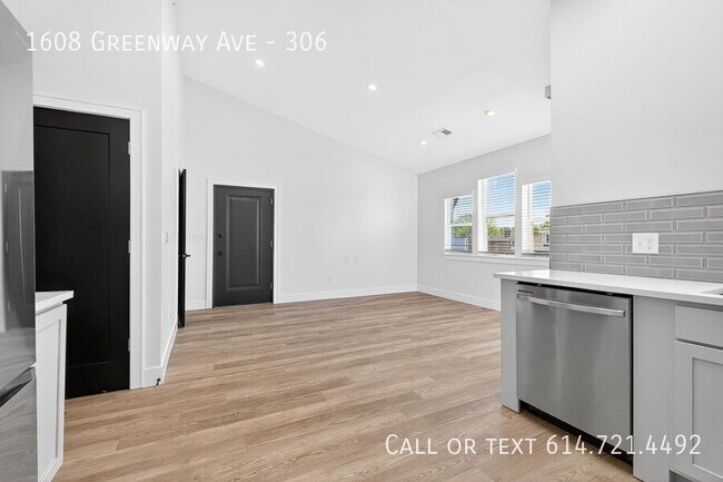 Building Photo - 1608 Greenway Ave