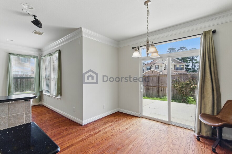 Building Photo - 16030 Summerville Lake Dr