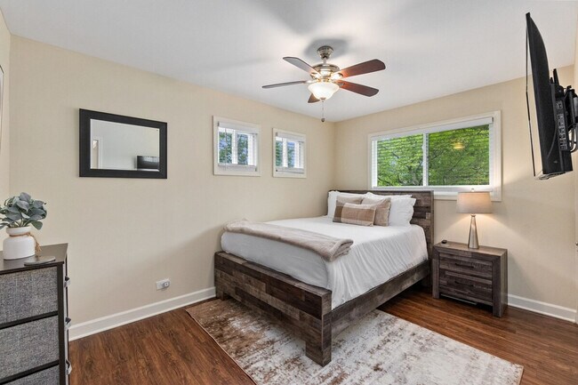 Building Photo - 121 King Ct