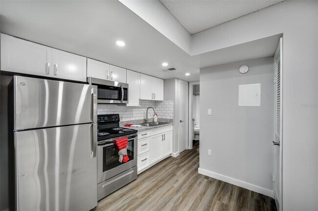 Building Photo - 2301 E Sligh Ave