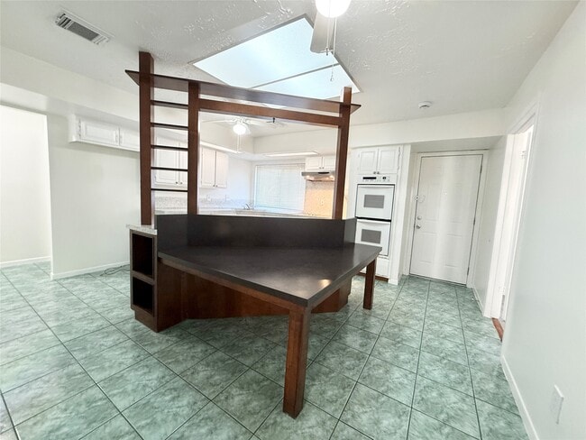 Building Photo - 10423 Kirkshire Dr