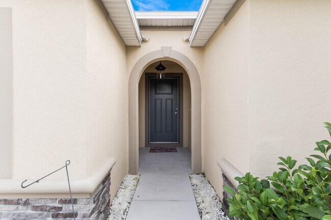 Building Photo - Turnkey 3-bed, 2-bath home with a 2-car garage Single Family Home