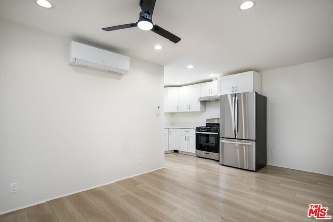 Building Photo - 14730 Firmona Ave