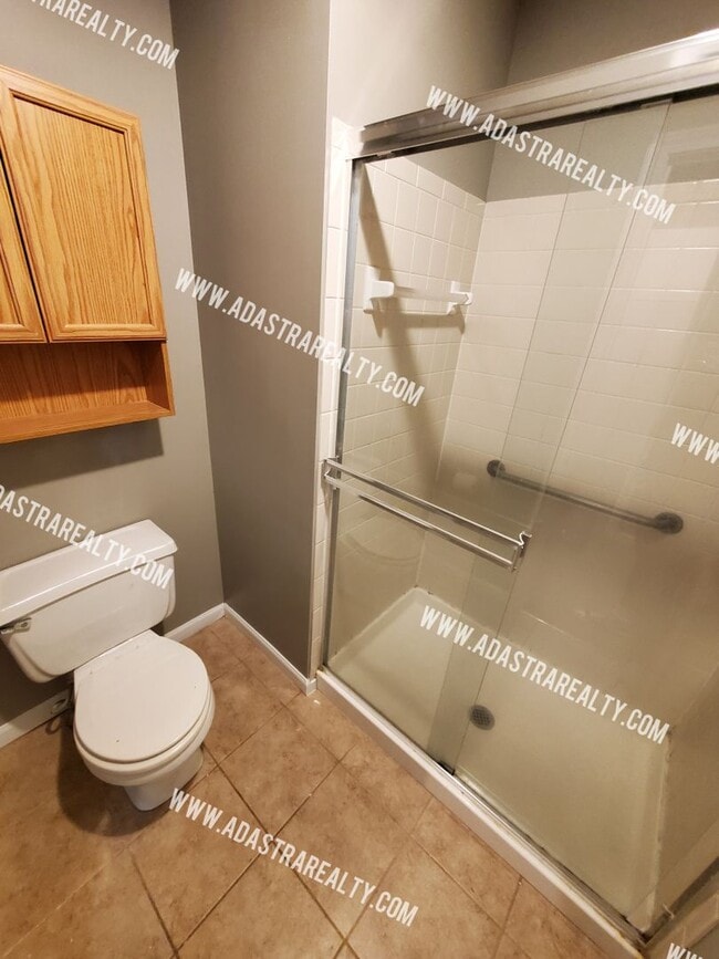 Building Photo - Gorgeous Shawnee Mission NW Home-Coming SO...