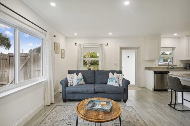 Building Photo - 3133 Albatross Rd