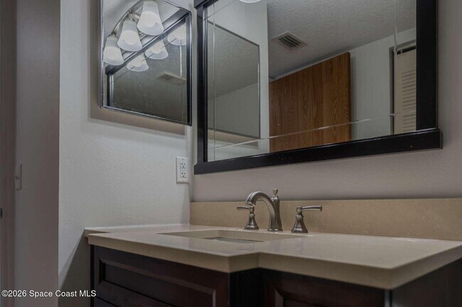 Building Photo - 7020 US-1