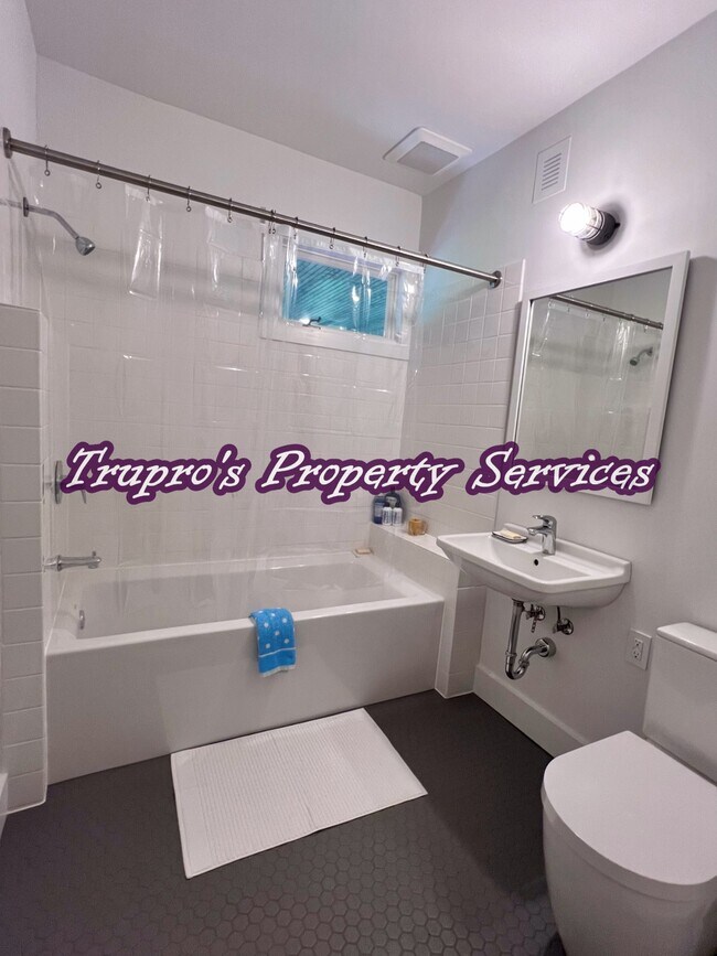 Building Photo - 13844 S Log Cabin Rd