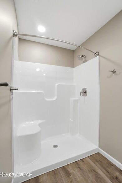 Building Photo - 2882 Lake Cir Dr