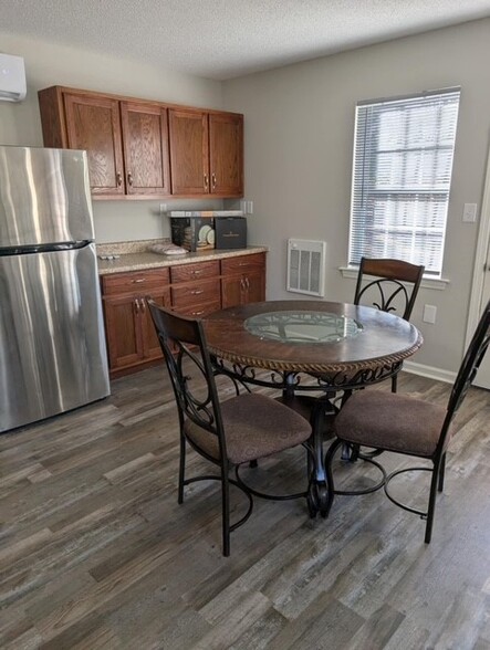 kitchen area - 140 Embry Rd