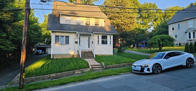 Building Photo - 21 Coniston Ave
