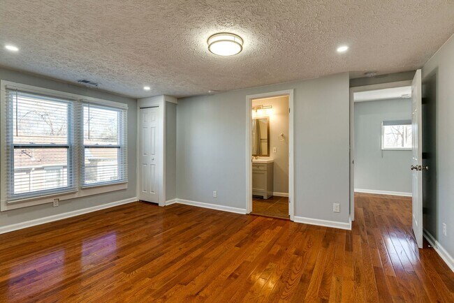 Building Photo - Spacious 4 Bed/ 3.5 Bath Home in Madison w Detached Office and Full Bath, 2 Car Garage, 1/2 acres...