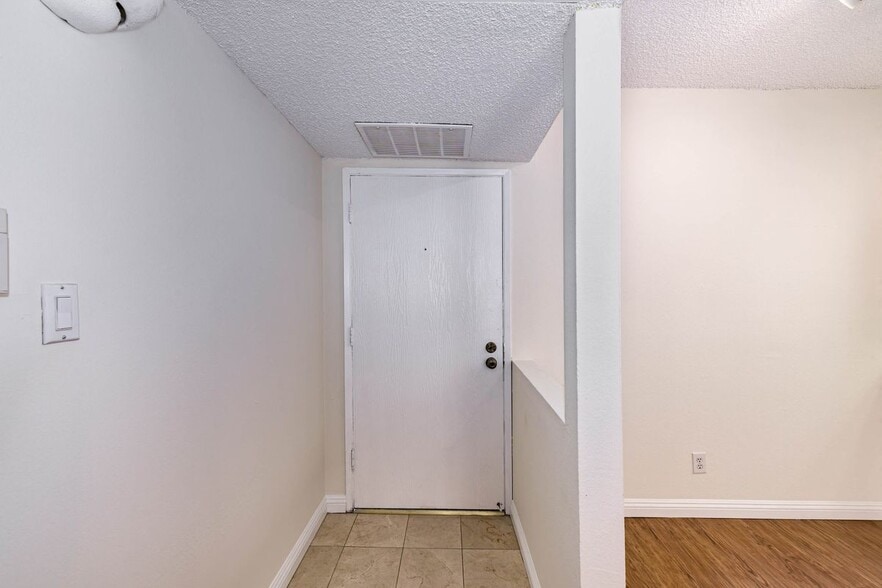 Building Photo - 355 S Madison Ave