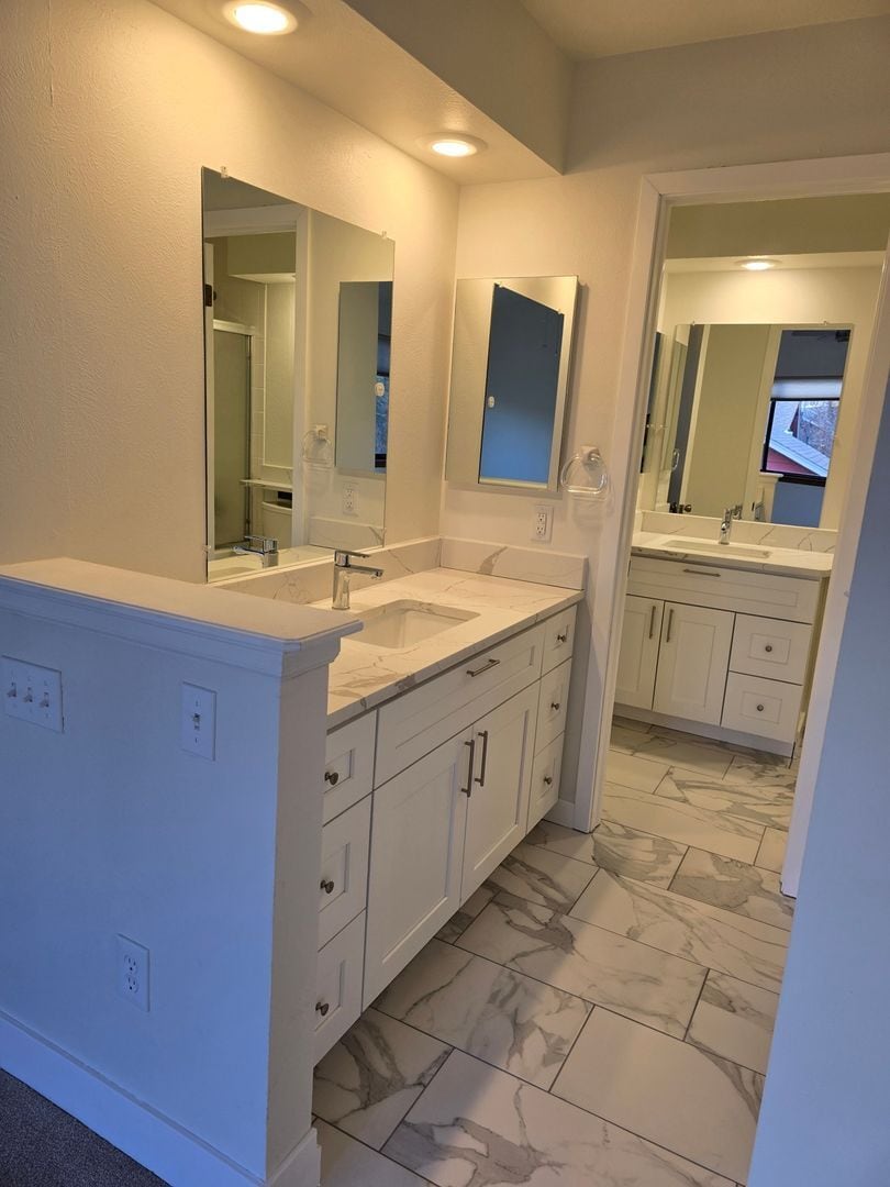 Building Photo - 443 Lincoln Cir