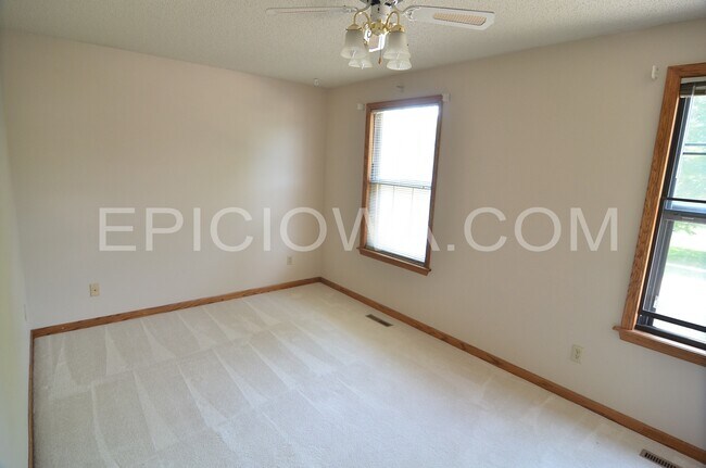 Building Photo - 372 Willshire Ct NE