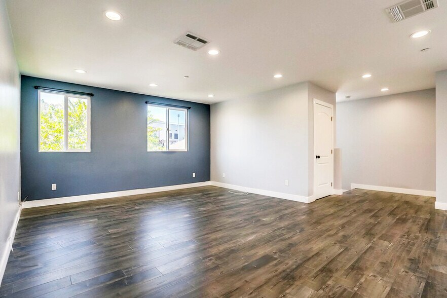 Building Photo - 5258 Oakland St
