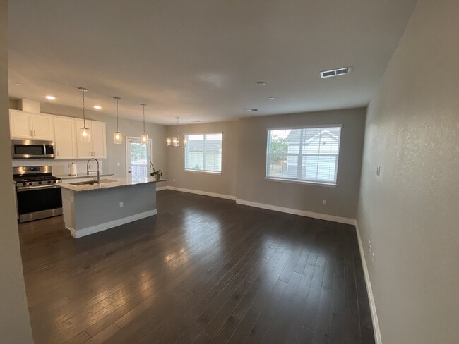 Building Photo - Newly Built Condo in the Side Creek Neighborhood!