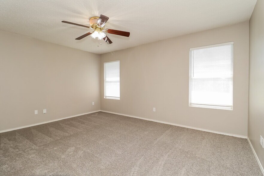 Building Photo - 5112 Royal Burgess Dr