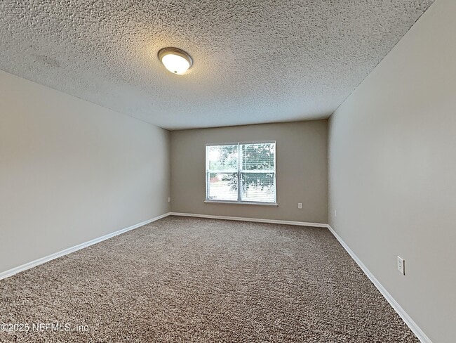 Building Photo - 5596 Ashleigh Park Dr