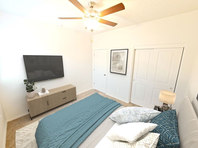 Building Photo - 3 bed 2 bath Large backyard! Newly Built